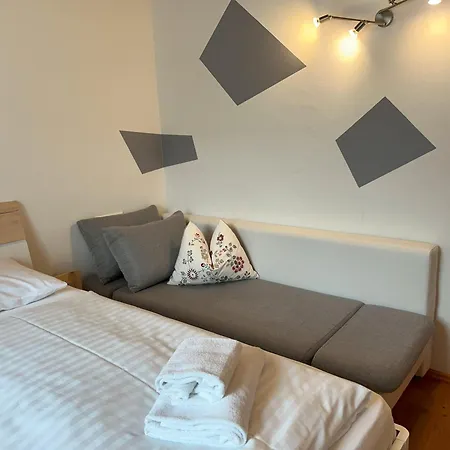 Griass Eich Ski-to-door Apartment