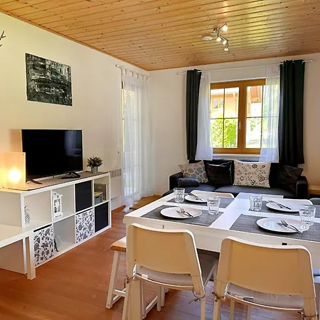Griass Eich Ski-to-door *